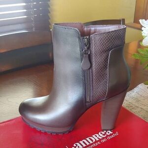 Andrea Women's Elegant Brown Heeled Boots